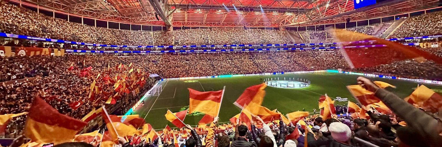 Ꭼbuuş 🦁's banner
