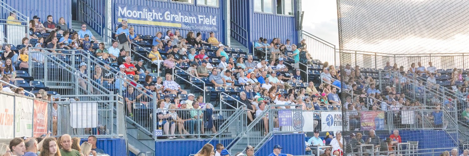 Lakeshore Chinooks's banner