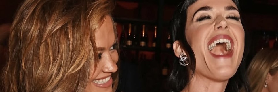 phoebs 🦋🌈's banner