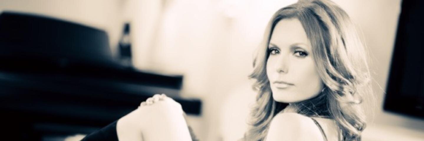 Tracey Bregman's banner