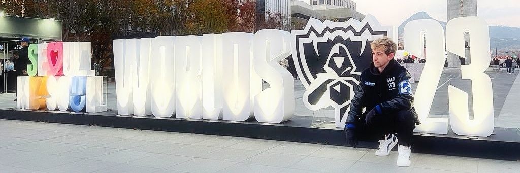 Holdem's banner