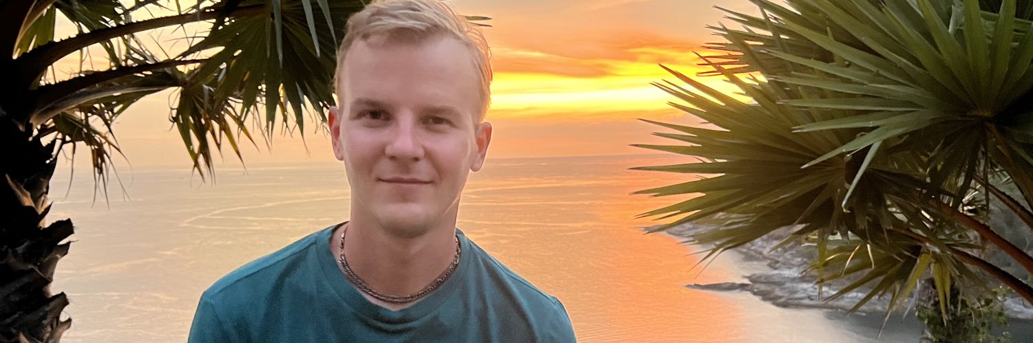 Алё, Алехандро's banner