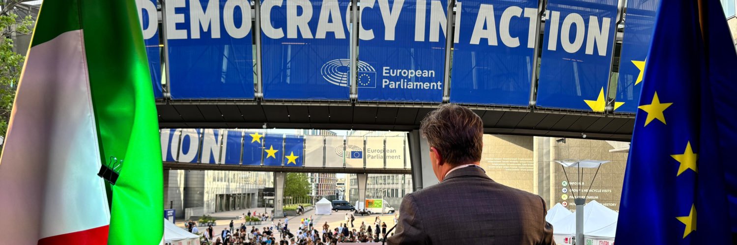 Dario Nardella's banner