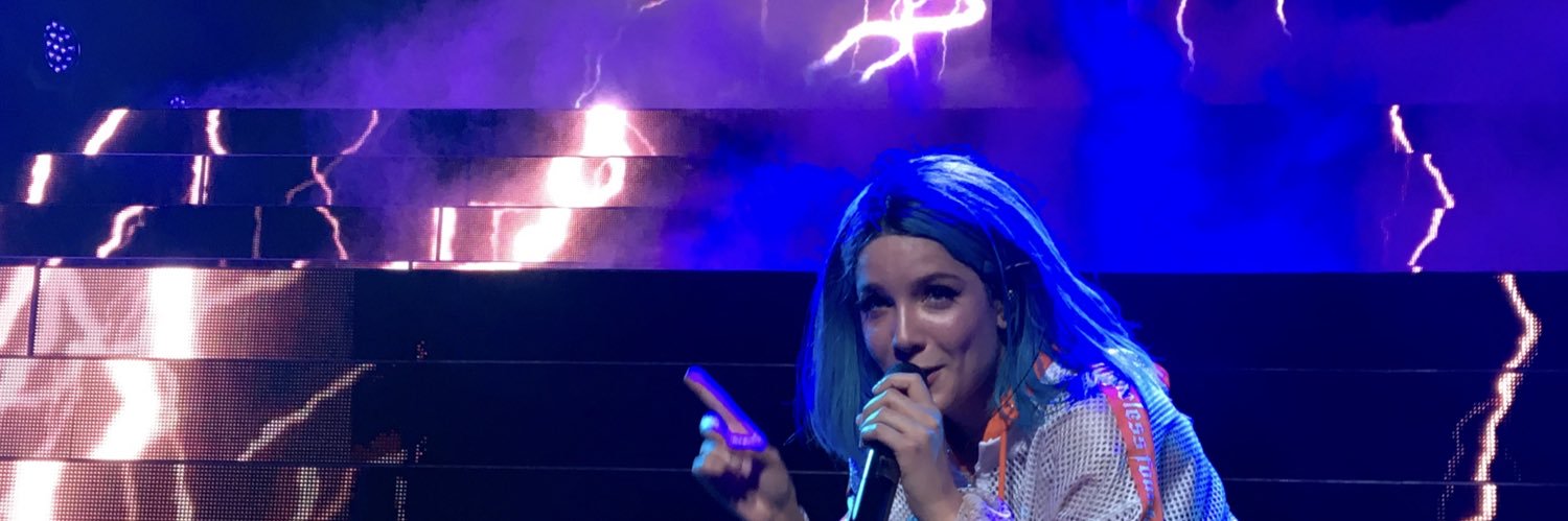 izzy🌸🦋's banner