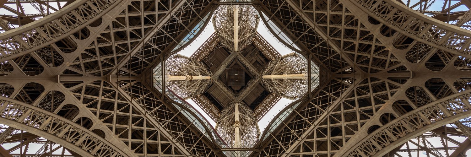 La tour Eiffel's banner