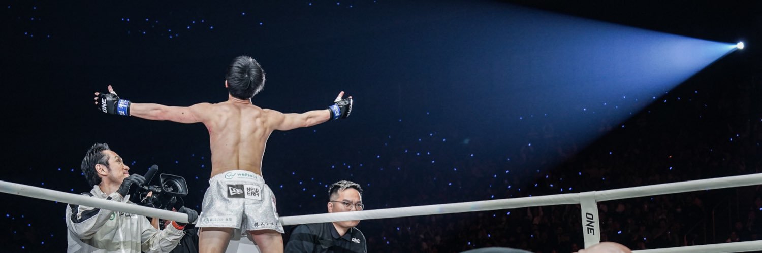 吉成名高's banner