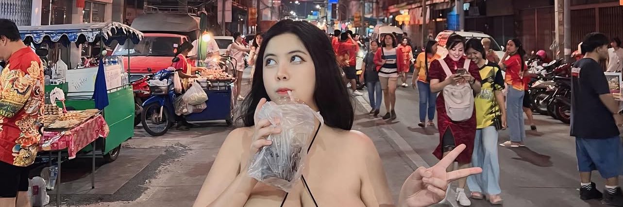 Bustyzoe 💦's banner