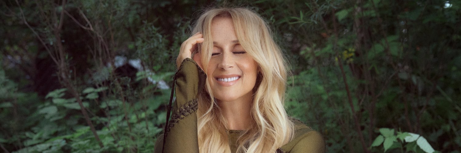 Lara Fabian's banner