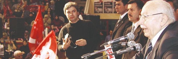 Mustafa Kurdaş's banner
