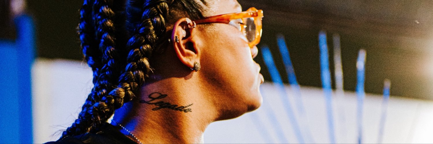 Laísa🍃's banner