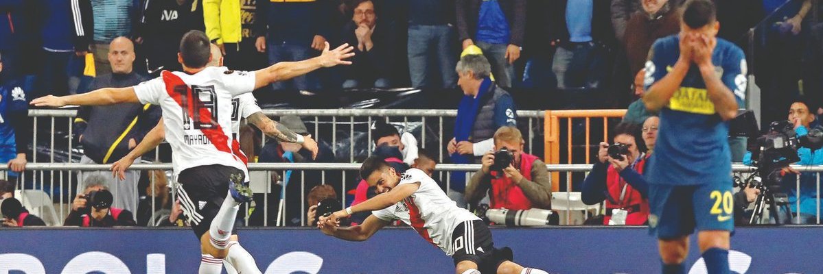 Politica en River's banner
