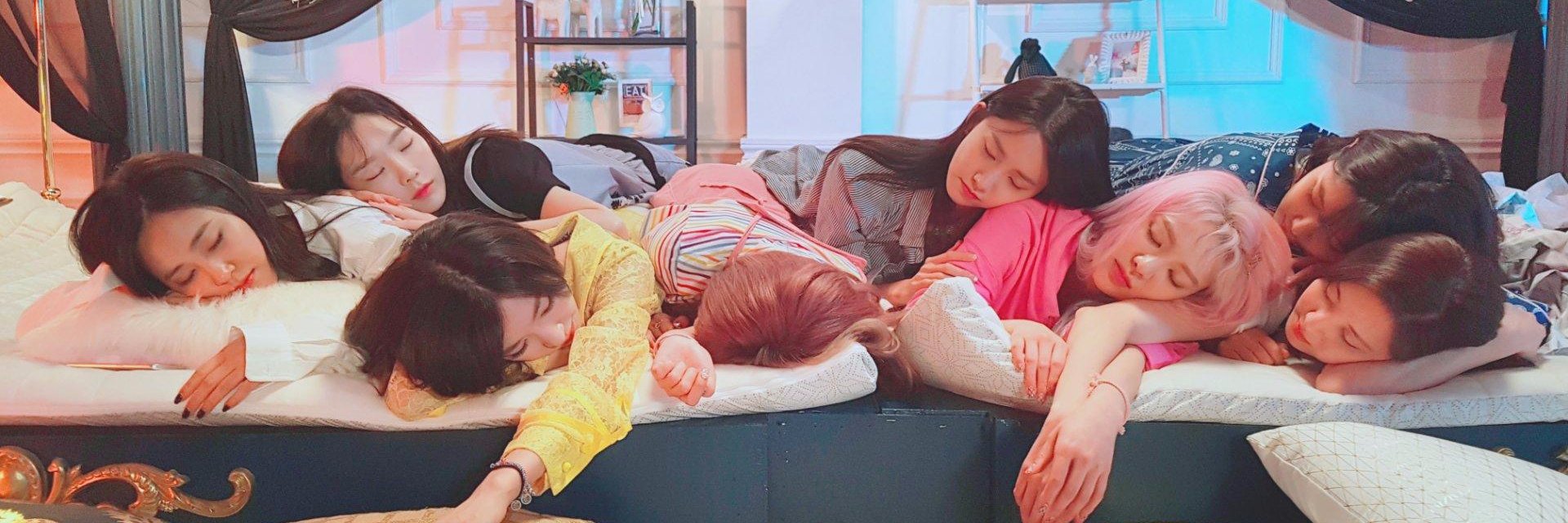 ←#FOREVER1 เป็นก้อนแมวsอยู่ตรงนี้🥰's banner