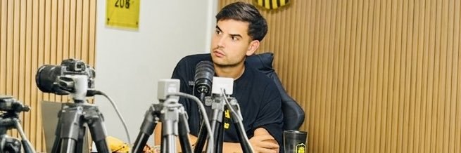 Nando's banner
