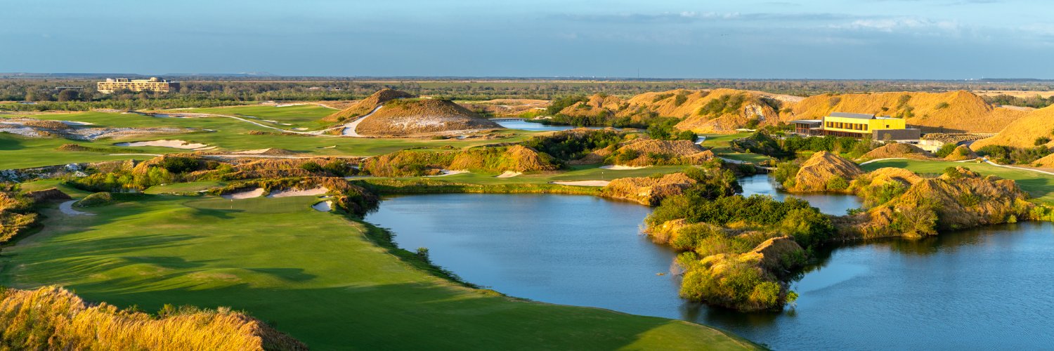 Streamsong's banner