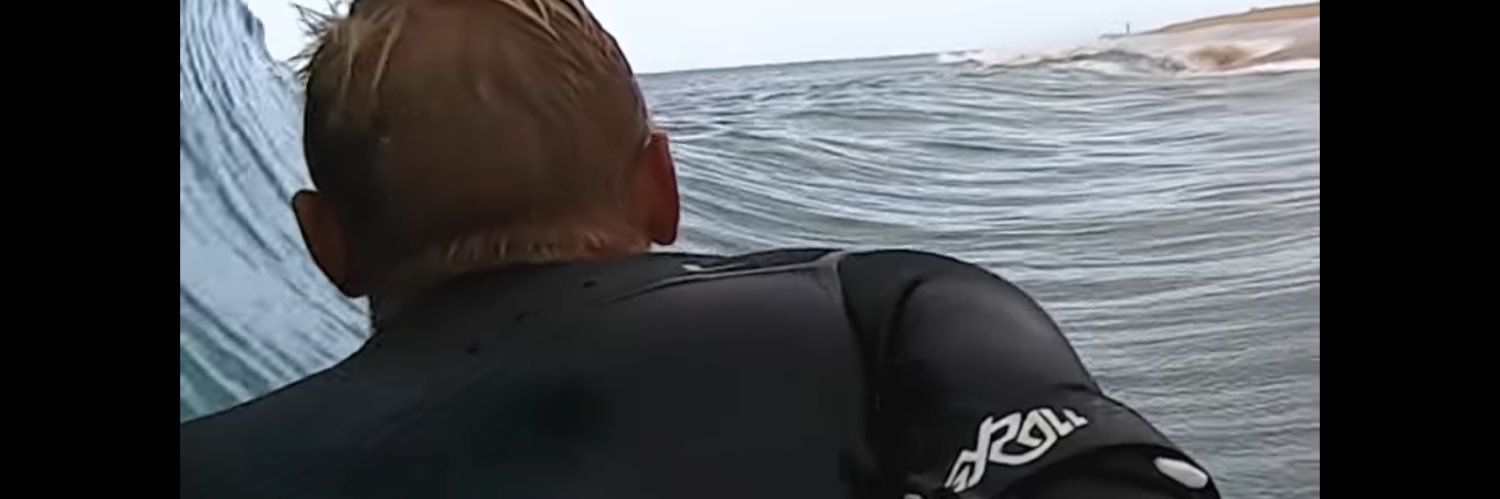 Surfer Dude 🏄‍♂️'s banner