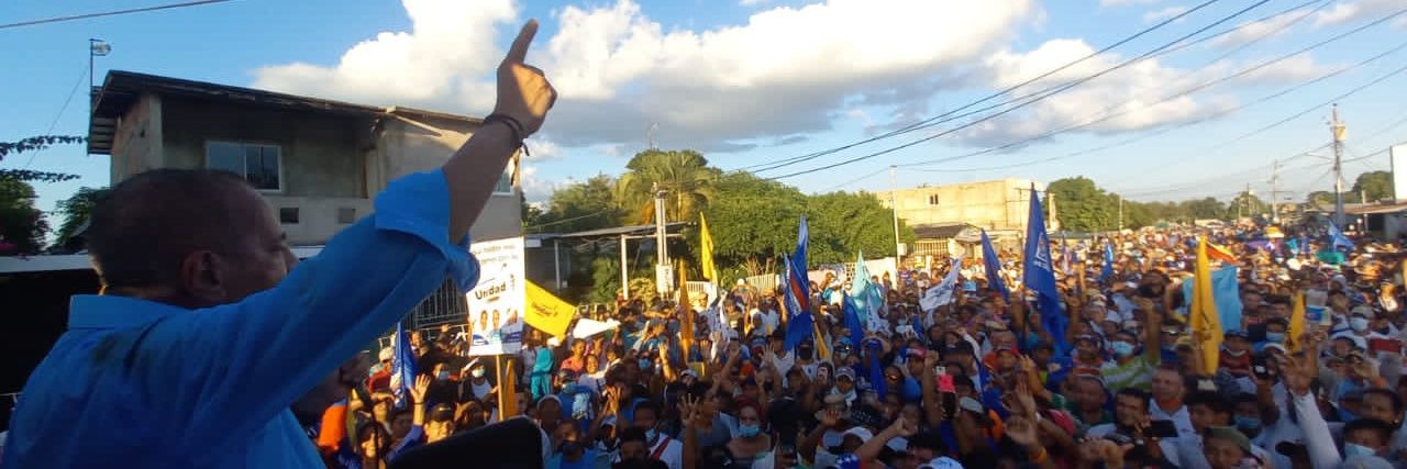 Manuel Rosales's banner