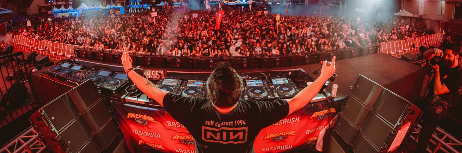 Vastive 🐾's banner