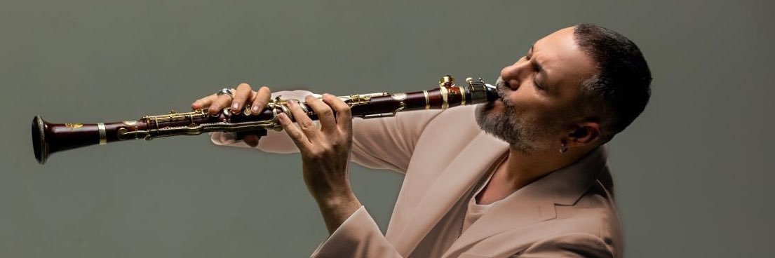 Hüsnü Şenlendirici's banner