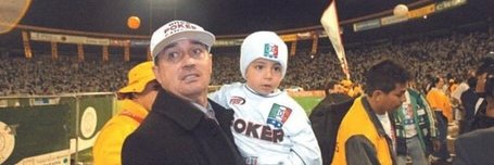 Fuera Herrera del Once Caldas's banner