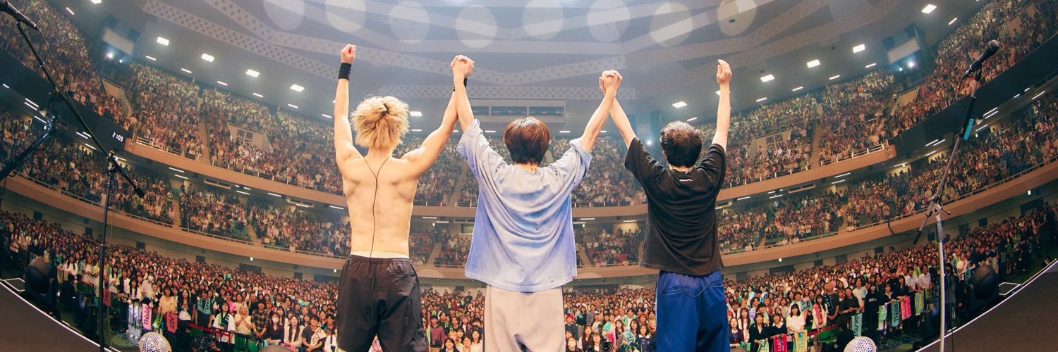 てる / This is LAST's banner