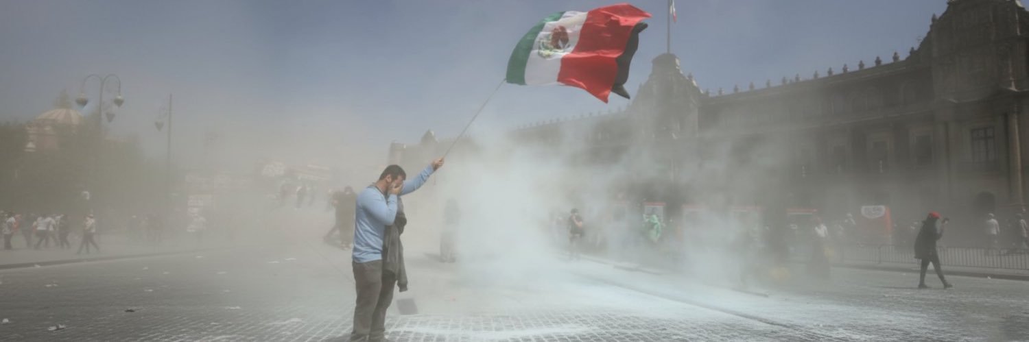 Aquiles Baeza's banner