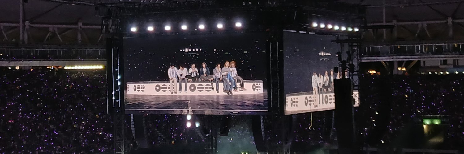 fab⁷ 🇦🇷 21.10 VI A BTS's banner