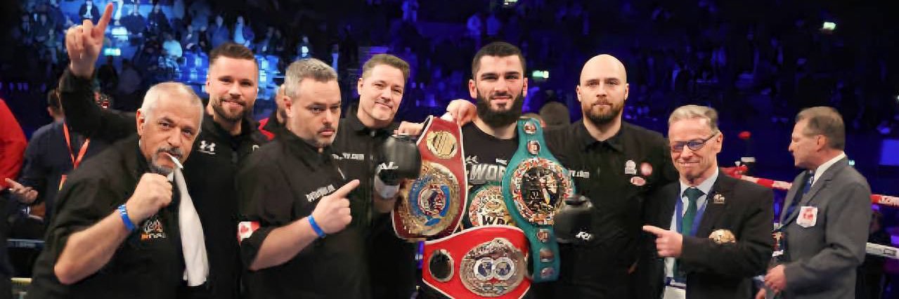Artur Beterbiev's banner