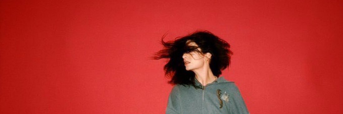 lola young chart updates's banner