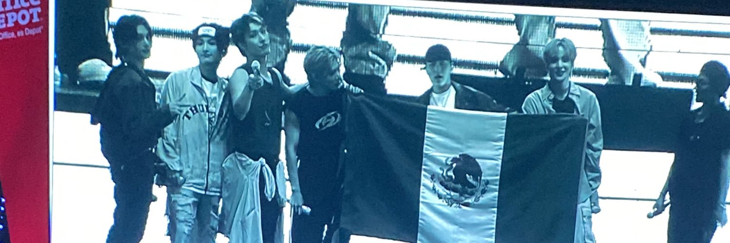 Itzel Waldo 이헬's banner