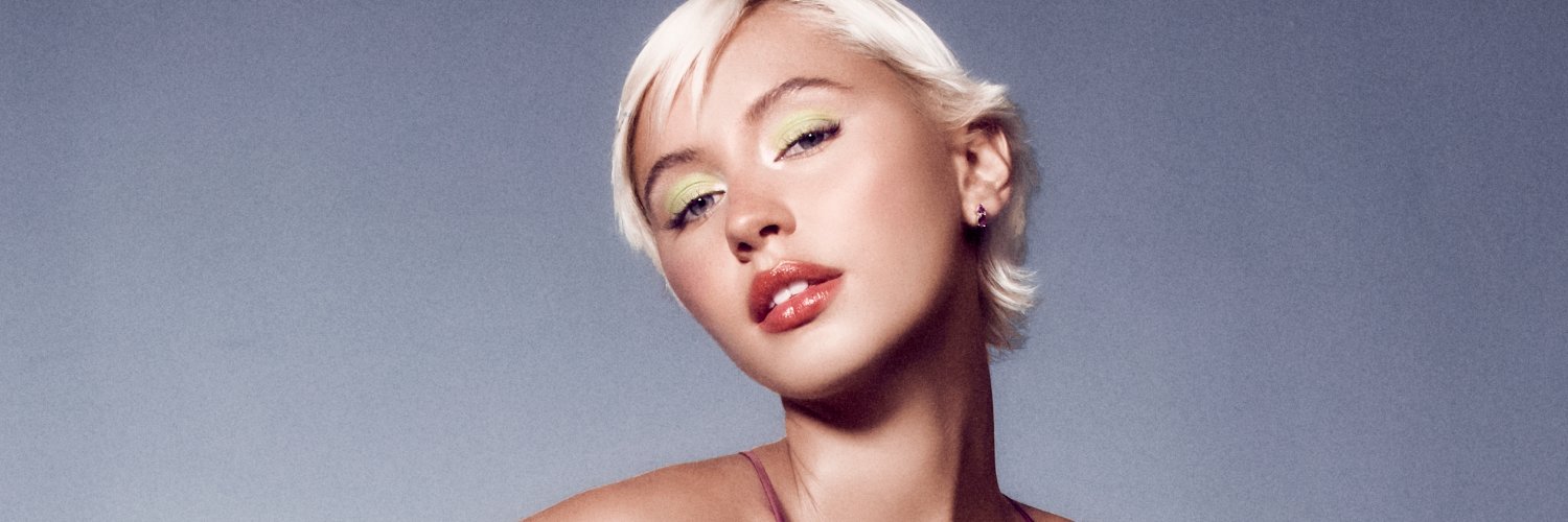 Allure Korea 얼루어코리아's banner