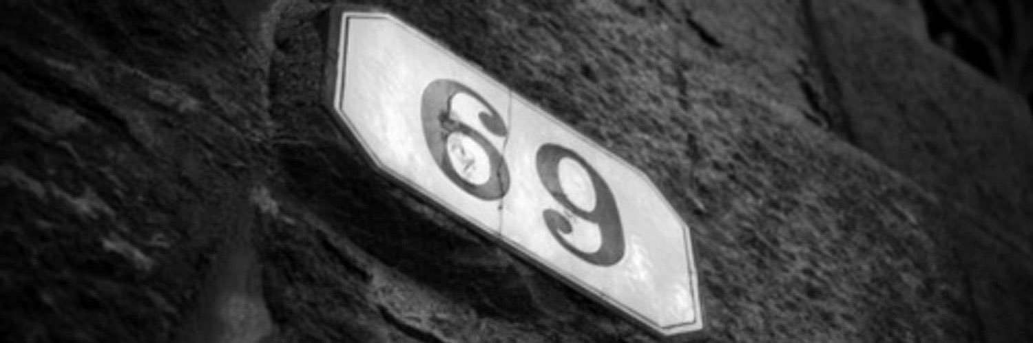 MAJNOON's banner