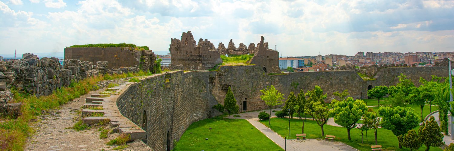 Diyarbakır Büyükşehir Belediyesi's banner