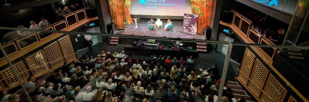 Ian Farrar | KEYNOTE SPEAKER | LIVE PODCASTER's banner