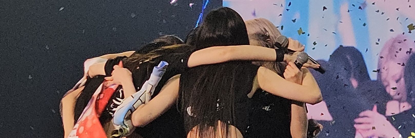 돌's banner