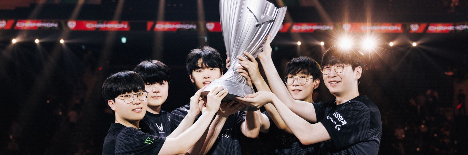 ᵕ̈'s banner