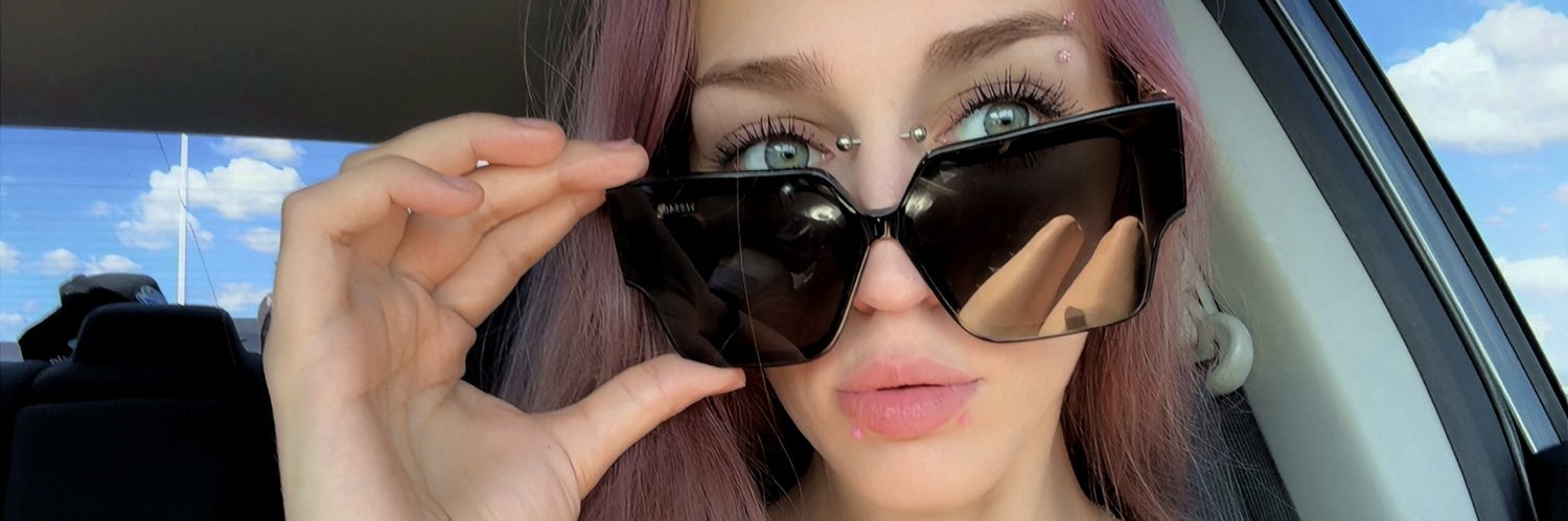 hannah 🪐🖤's banner