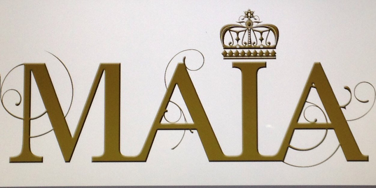 MAIA ESTIANTY THE QUEEN's banner
