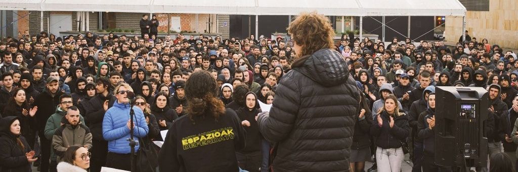 Burlatako Gaztetxea's banner