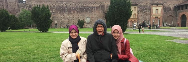 Alisa Yusra's banner