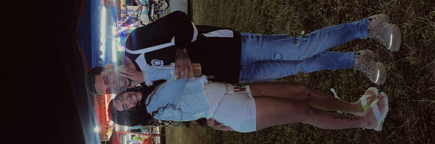 T 🦋's banner