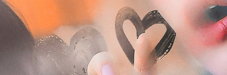 Focus on ᝰ♥︎'s banner
