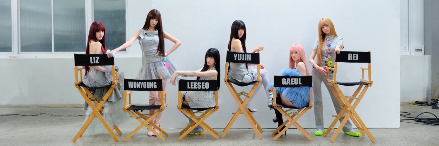 ⁰²'s banner