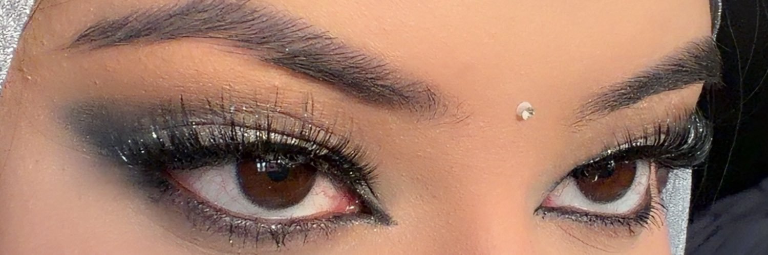 °'s banner
