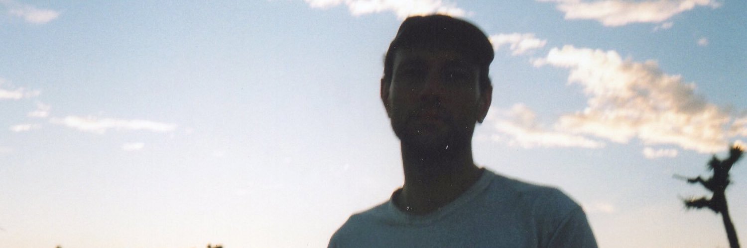 Novo Amor's banner