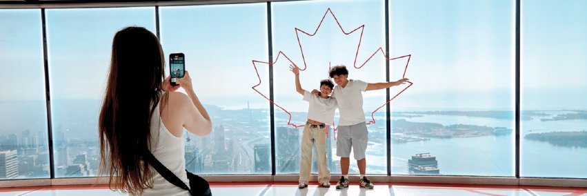 CN Tower / Tour CN's banner