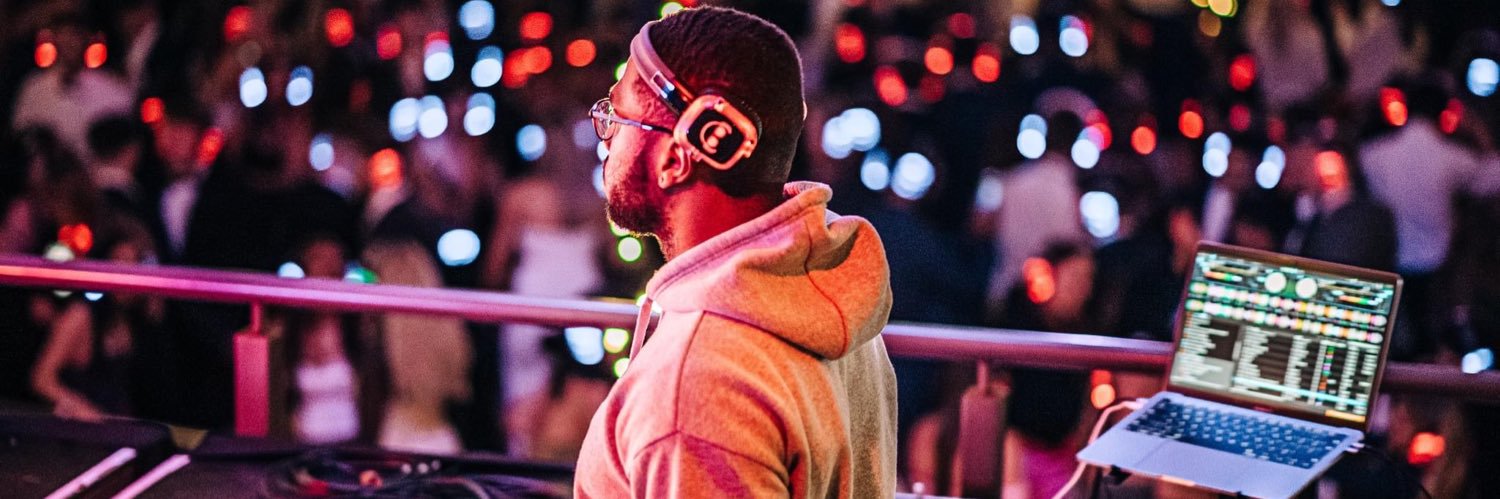 CEE B's banner