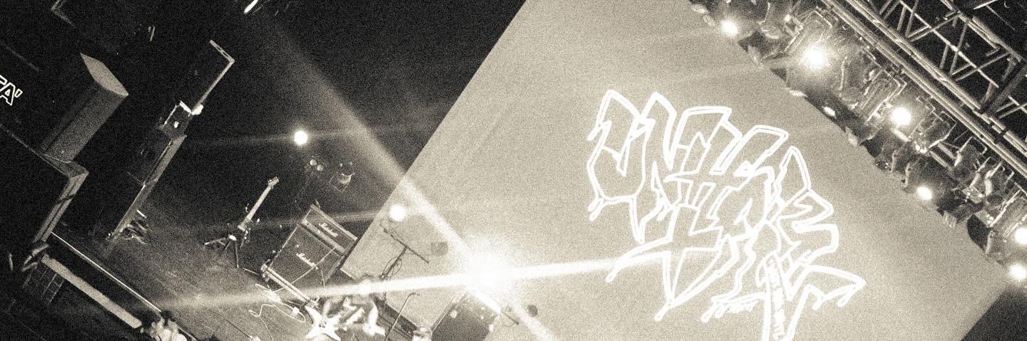 G's banner