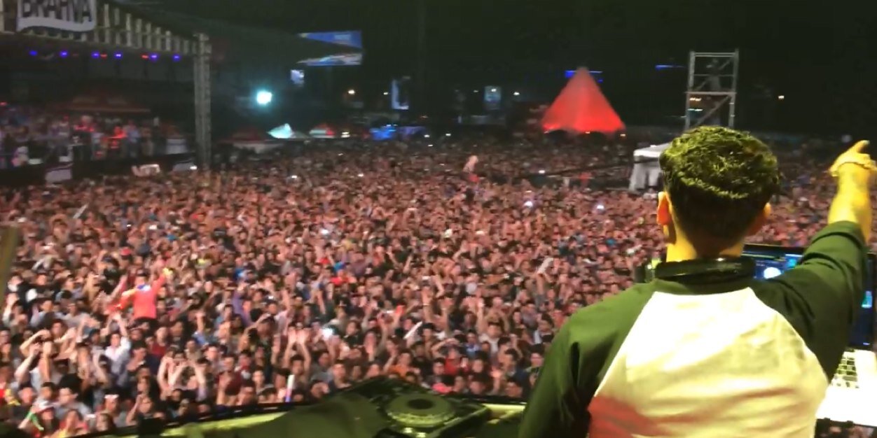 DJ Pauly D's banner