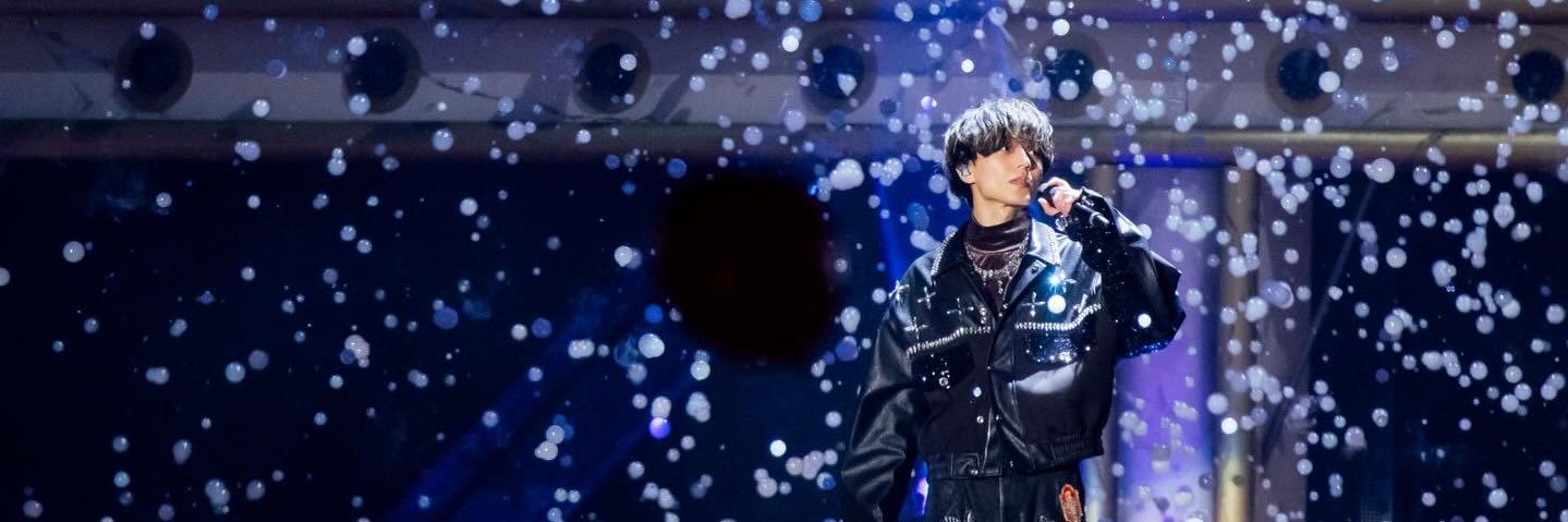月's banner