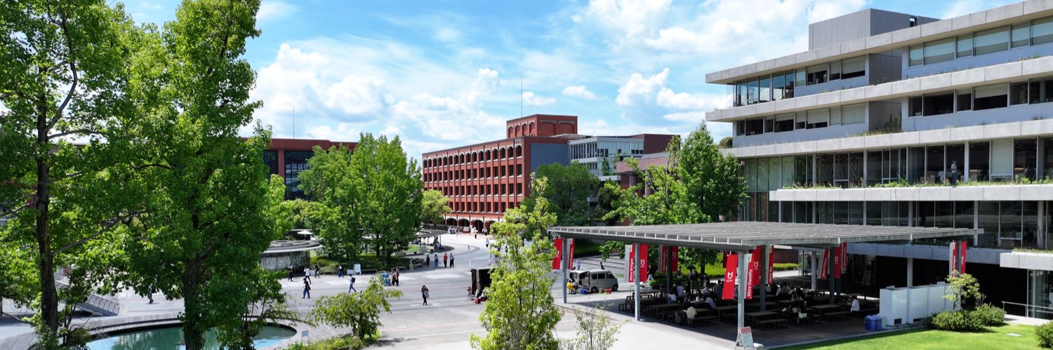 龍谷大学 Ryukoku University's banner